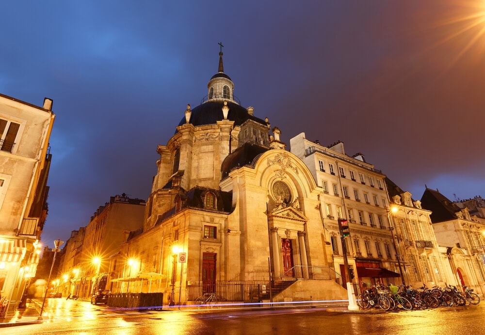 歴史とトレンドが交差するマレ地区へ