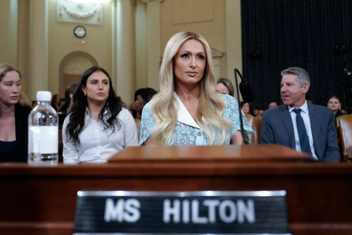 児童保護を訴えるパリス・ヒルトン、「施設で性的暴行を受けていた」と驚きの証言。