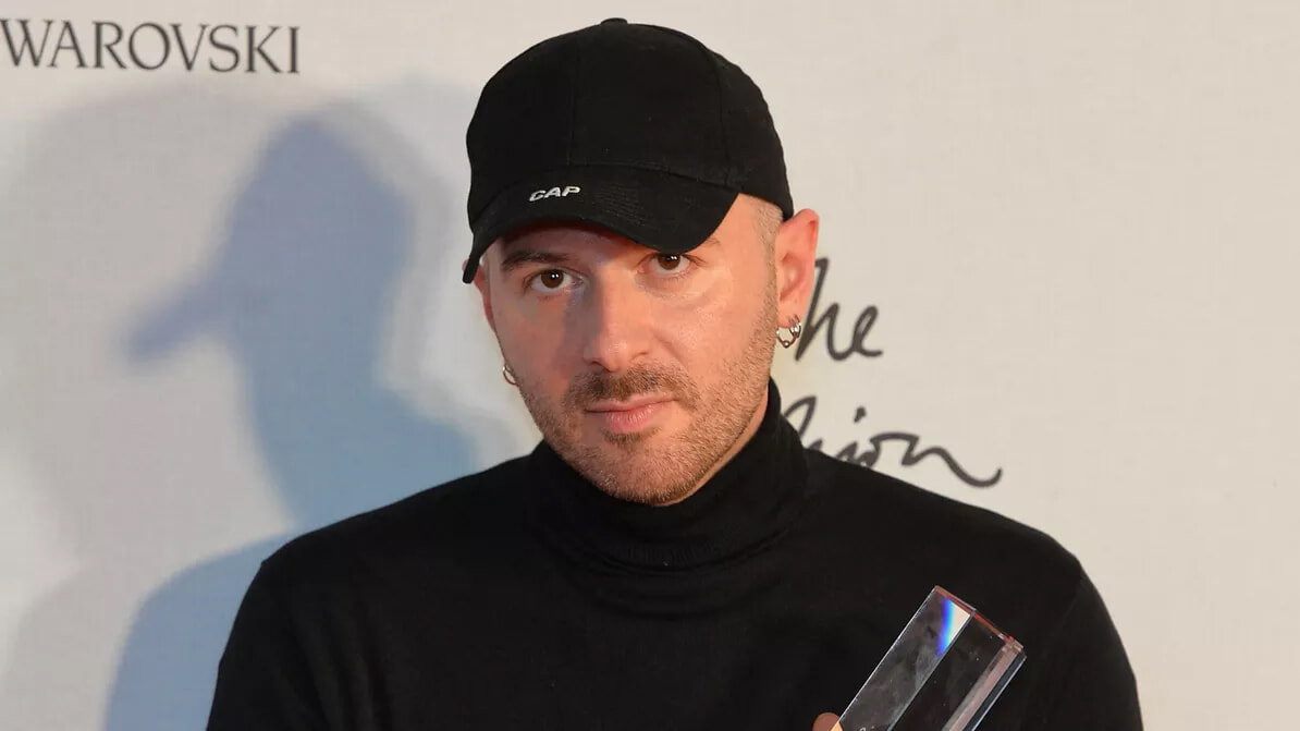 デムナがバレンシアガを離れ、グッチのアートディレクターに就任。