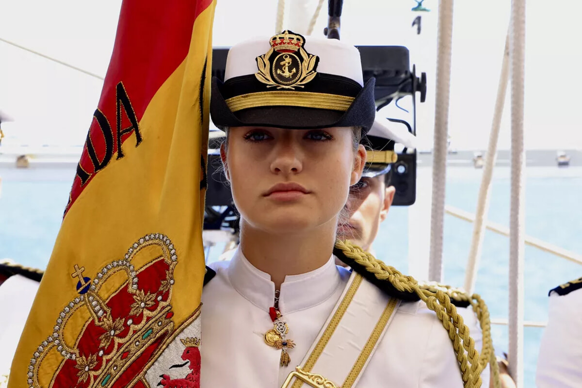 軍務中のスペインのレオノール王女、「休暇中の写真を盗撮された」と王室が抗議。