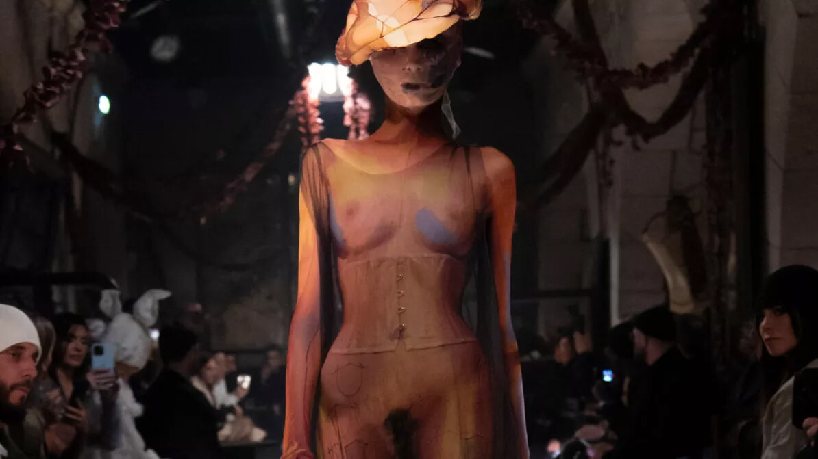 マルジェラのショーで話題となったアクセサリー「マーキン」とは？