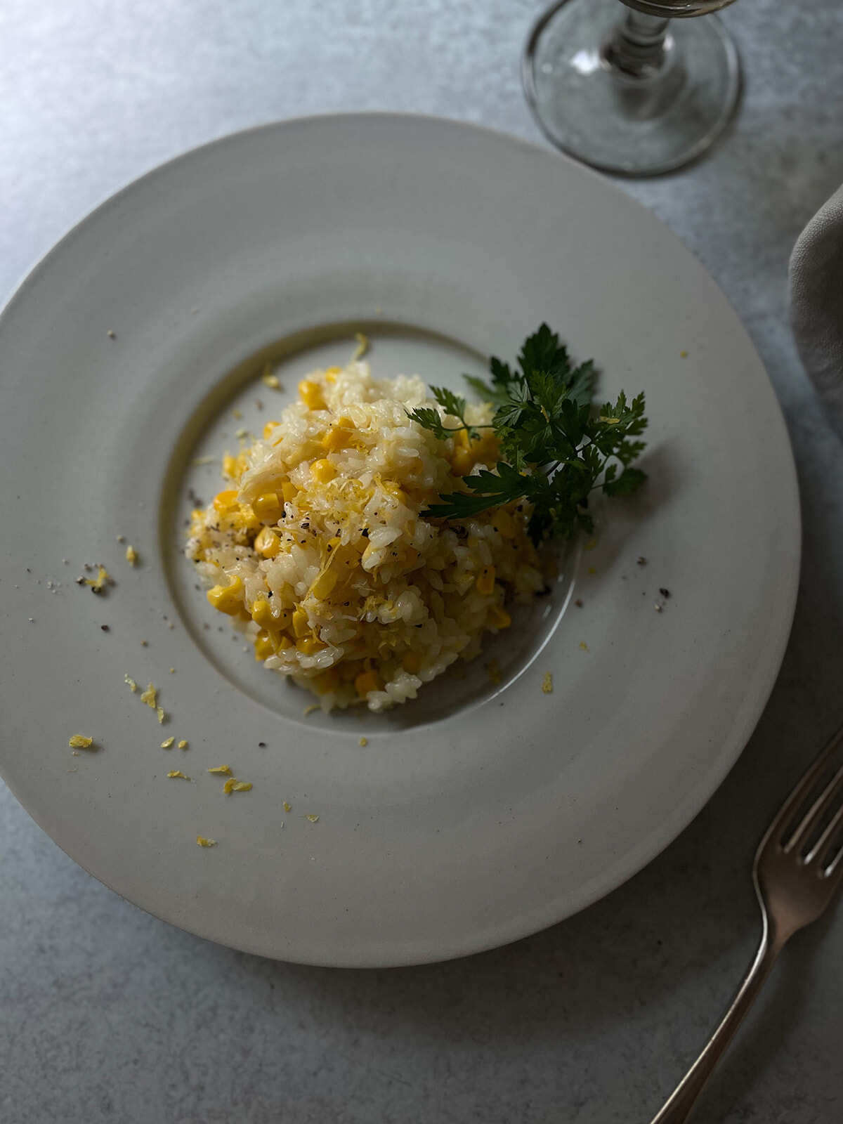 鬱々とした気分を吹き飛ばす、トウモロコシとホタテのレモンリゾット。