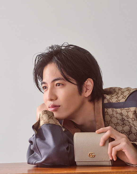 C*e様 【早い者勝ち！】志尊淳さん着用GUCCI ビングフラワーネックレス 志尊淳とグッチ、幸運のレザーグッズ。 | madameFIGARO.jp（フィガロ