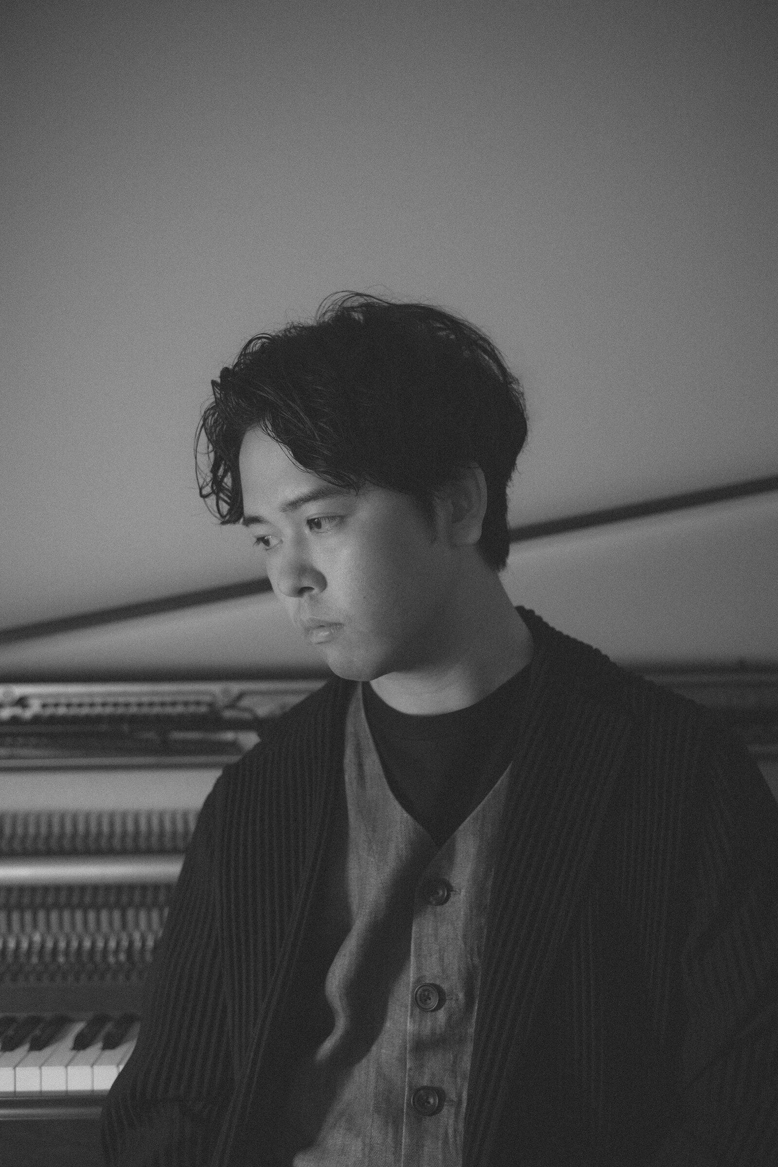 縦横無尽に活躍する、江﨑文武の初ソロ作品『はじまりの夜』