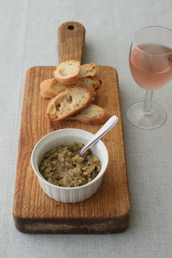 なすのキャビアでロゼワイン