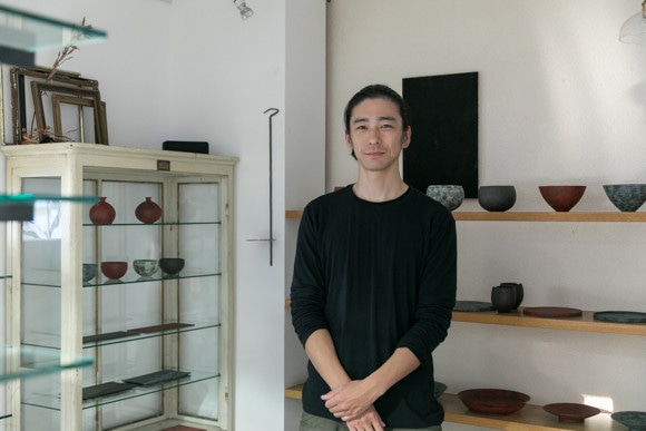 うつわディクショナリー#40 鉄器のようでいて、手に取るとやさしい岡崎
