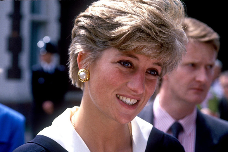 ダイアナ妃、すべてを変えたヘアスタイルとその人生。