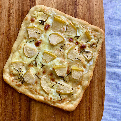 北風の冷たい日、タルトフランベをシードルで。