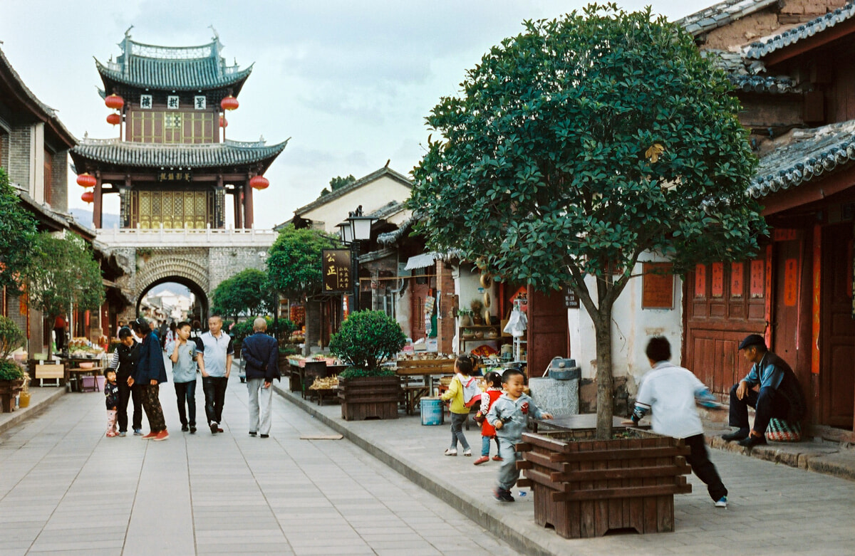 中国の山岳地帯にある小さな田舎町の、人々の暮らしに触れる旅。