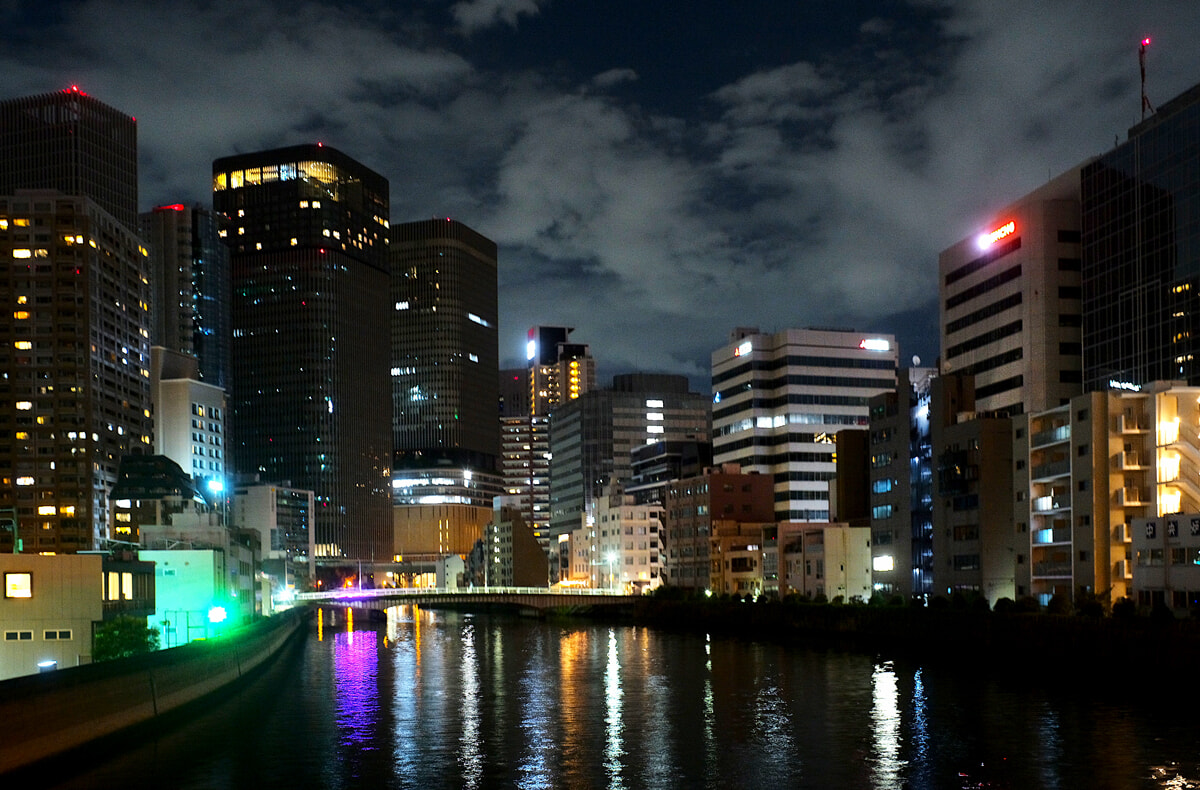 幾つもの橋が重なり合う街、大阪中之島。