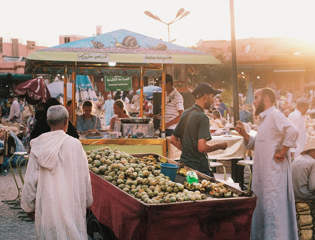 モロッコの田舎の村で出合った食卓。