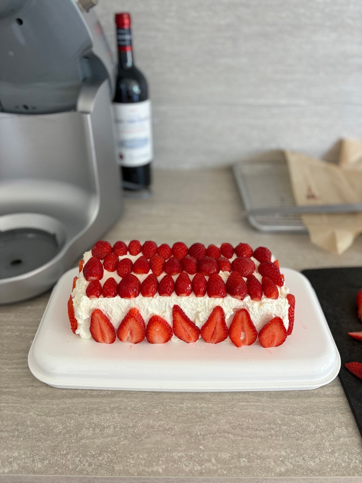 材料は5つ、軽くておいしいイチゴのショートケーキ。