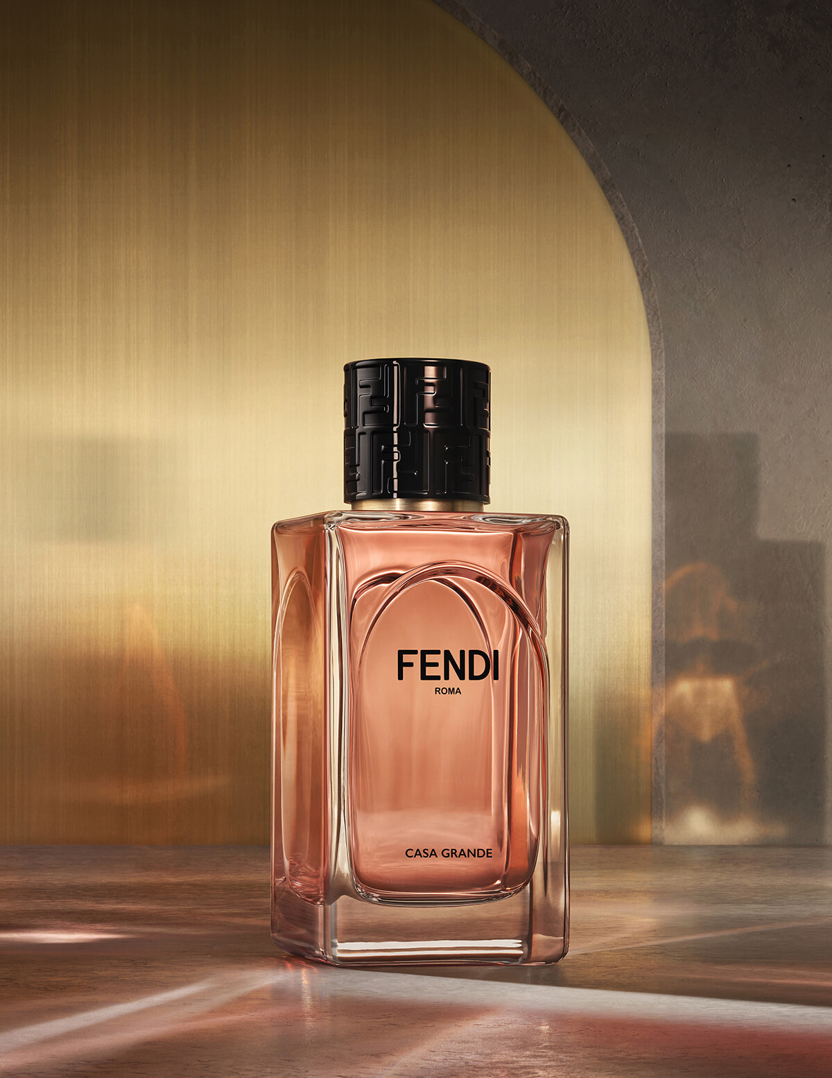 フェンディから新しく香水が発売！ 着想源はローマと家族
