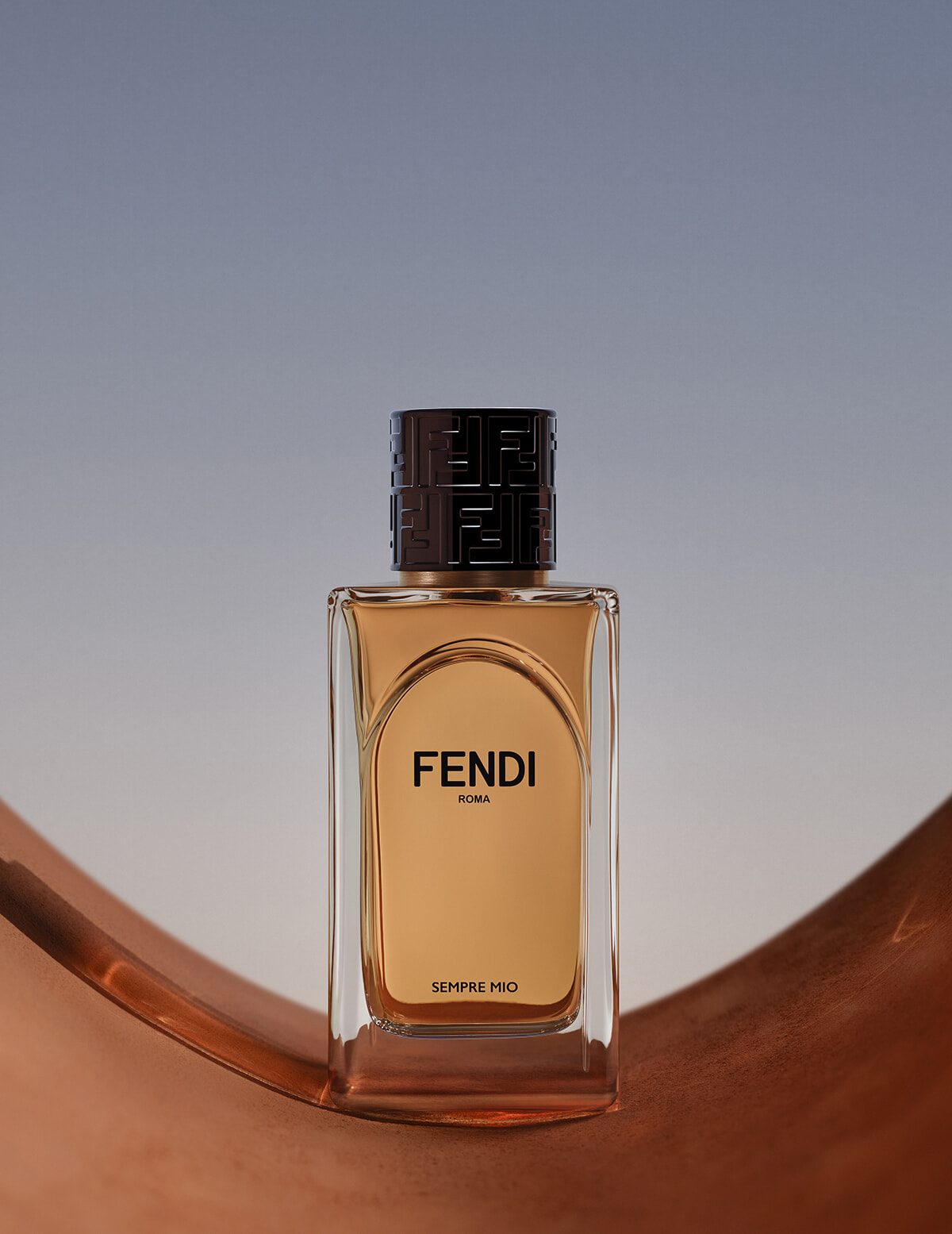 フェンディから新しく香水が発売！ 着想源はローマと家族