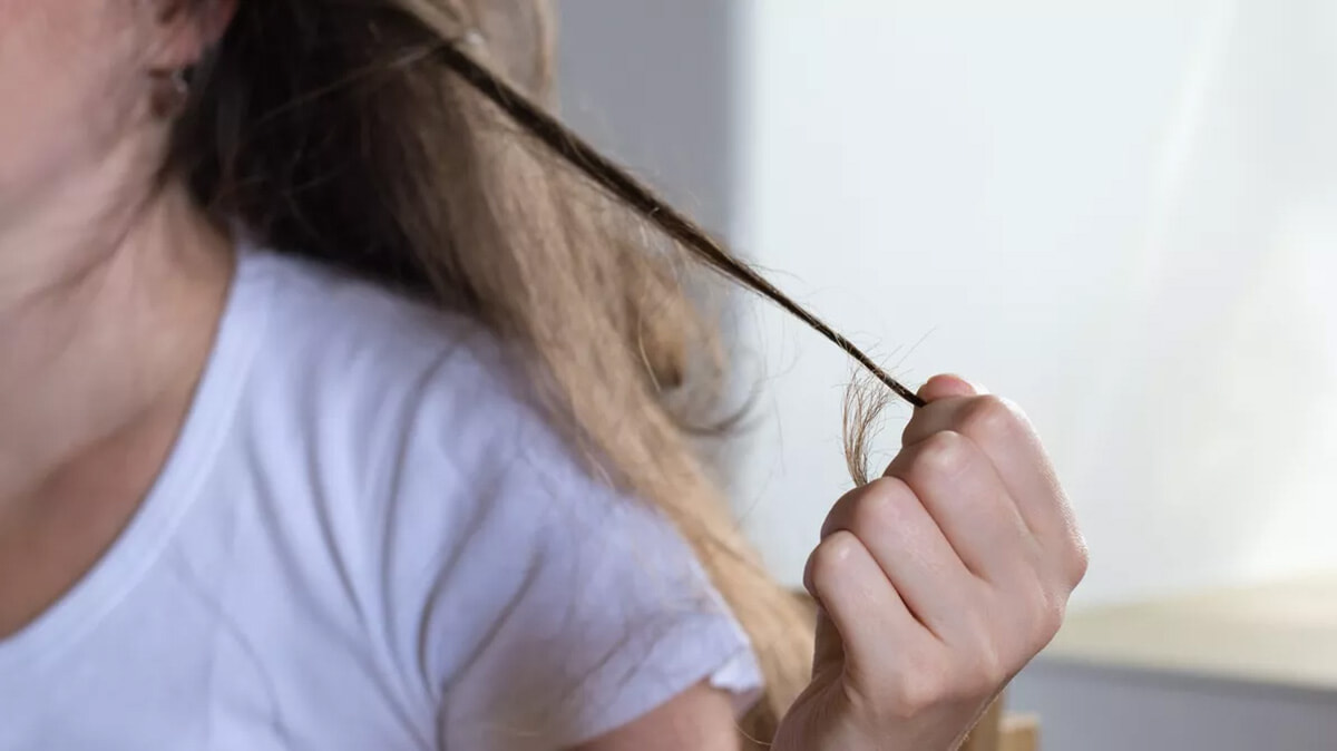 白髪、抜け毛、パサつき......髪の老化を防ぎ、遅らせるためにできることは？