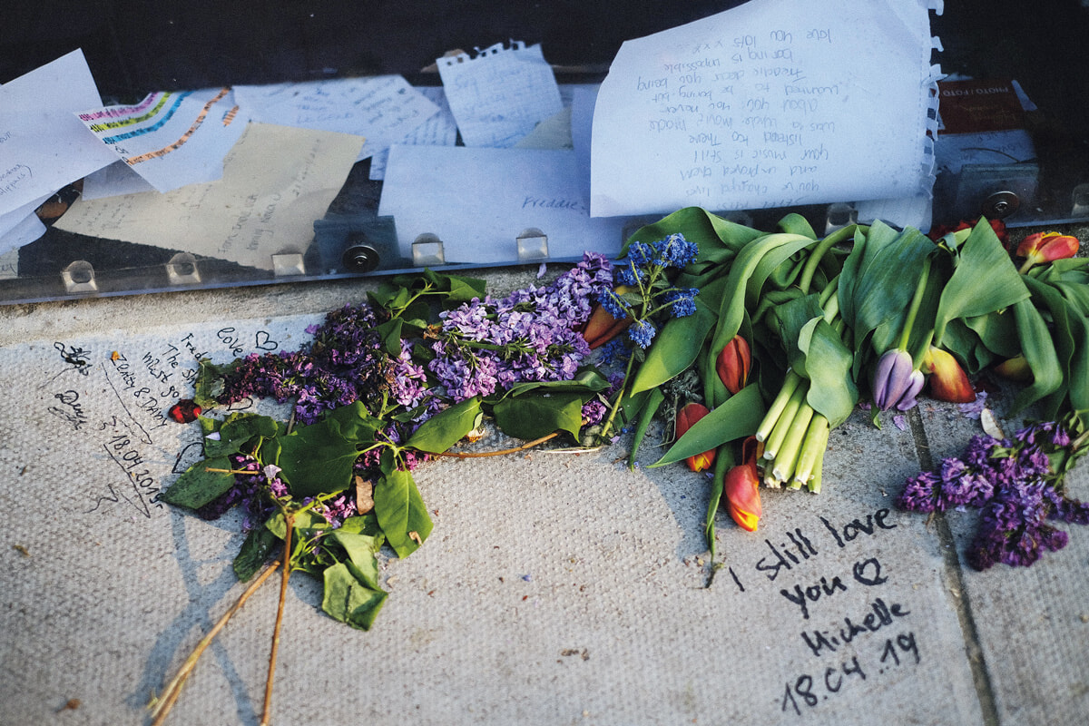 クイーンのフレディ・マーキュリーの終の住処、ガーデンロッジを訪ねて。