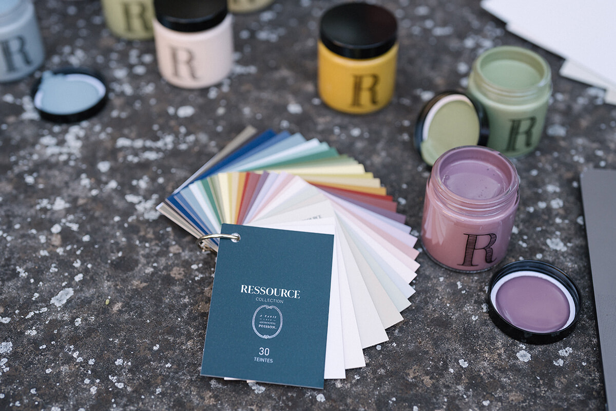 模様替え、アントワネット・ポワソンの30色のペンキが強い味方。