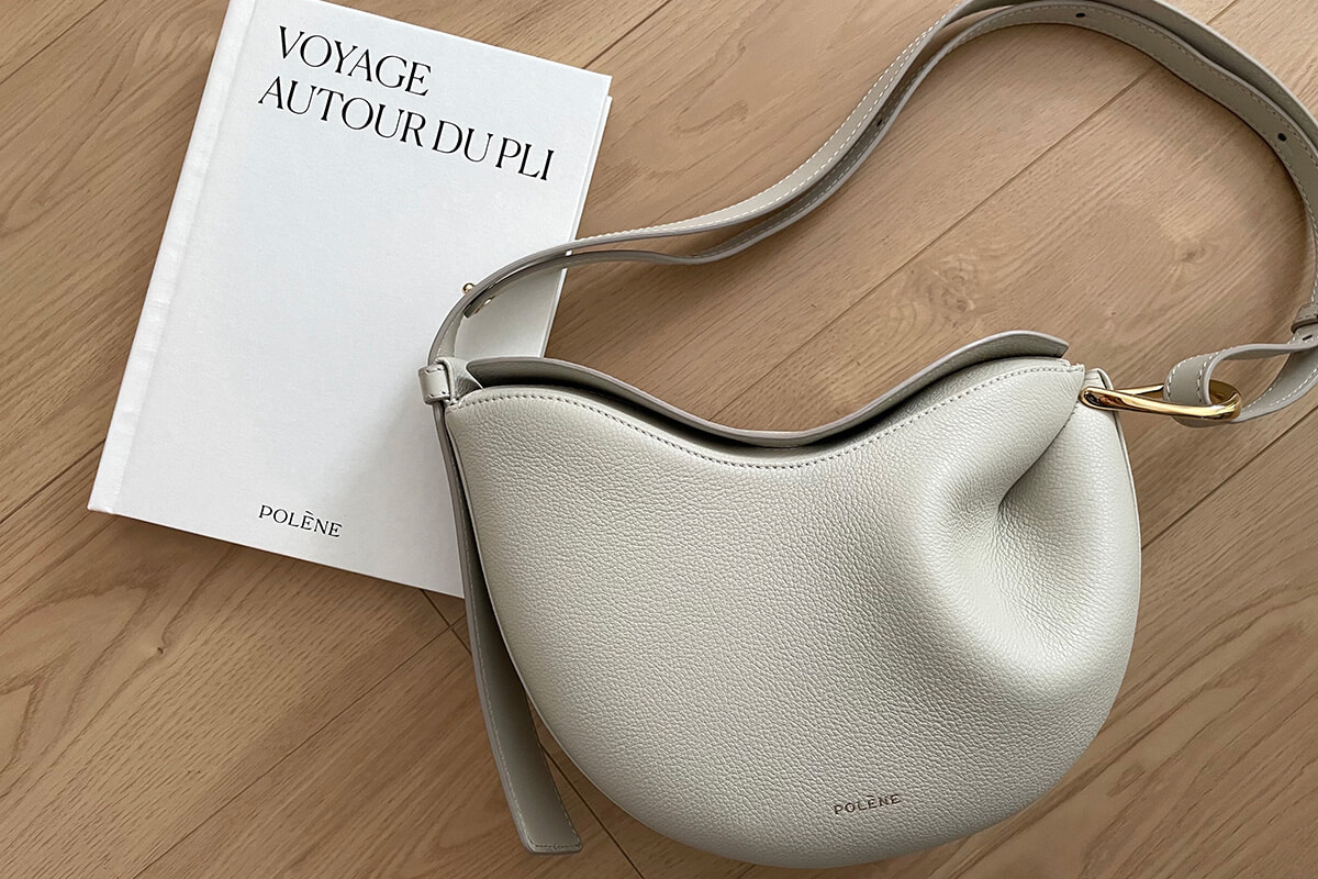 ミニマルなポレーヌのバッグがちょうどいい。