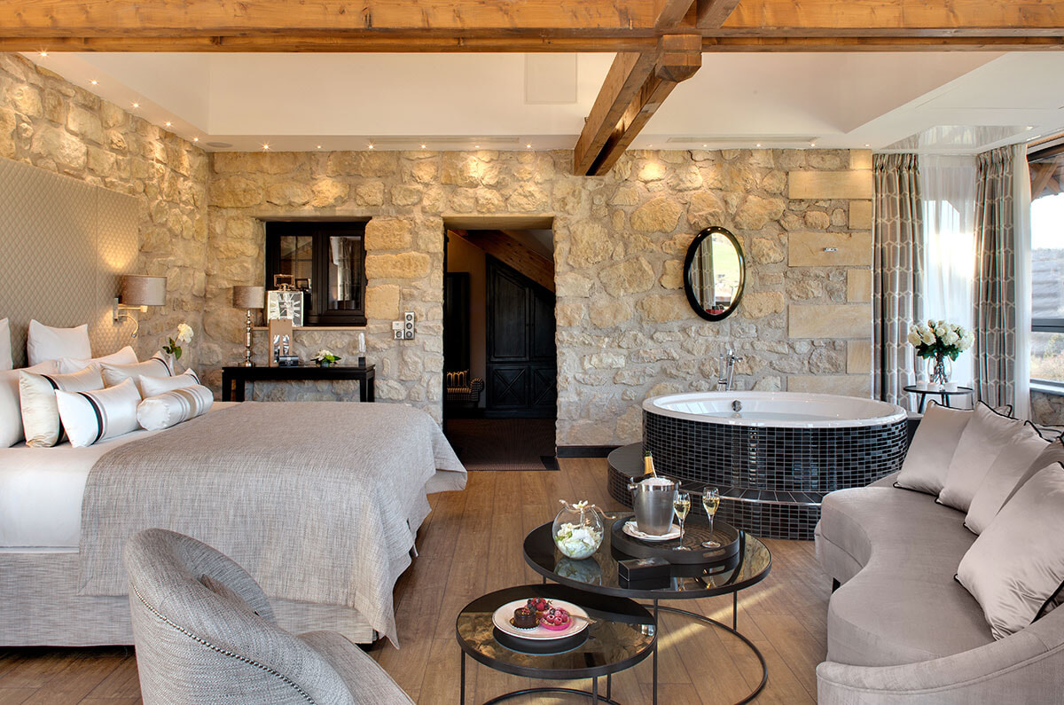 パリから2時間ちょっとのホテルに、寛ぎ100%！のスパと1ツ星レストラン。