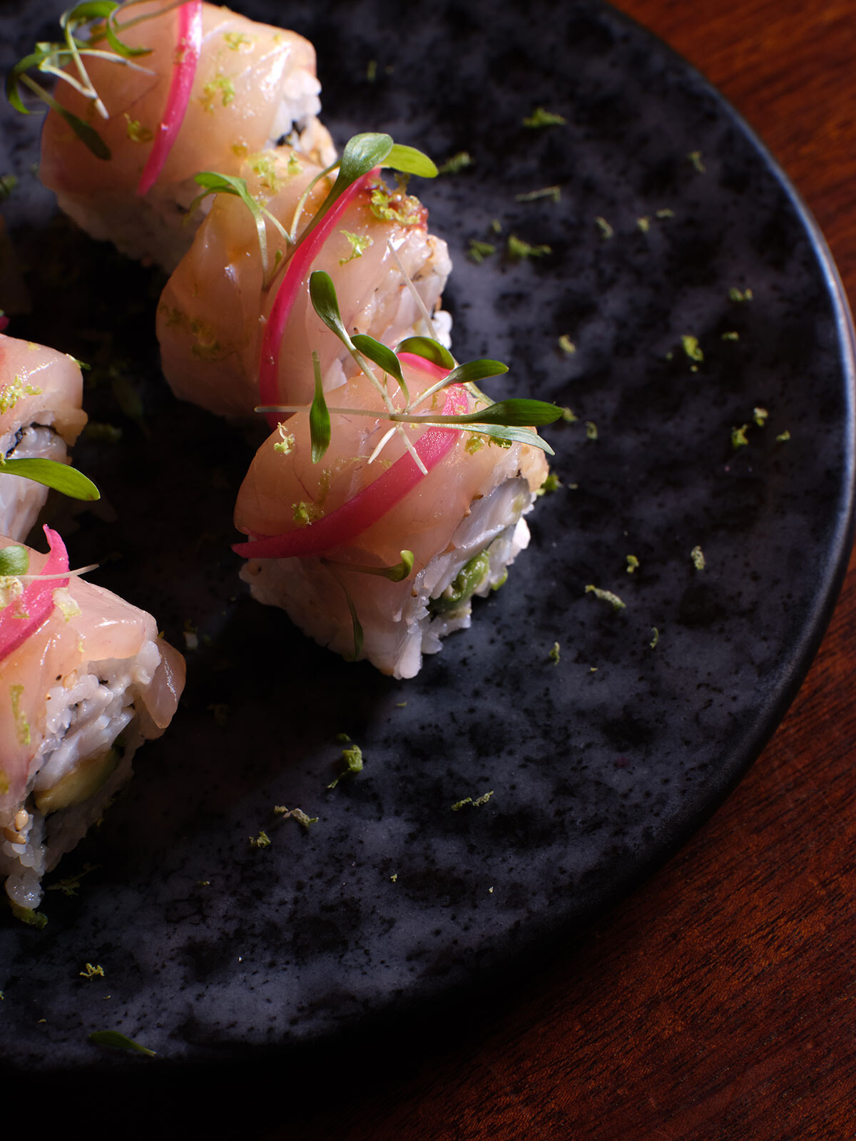 サンジェルマンのブルーベリー、巻き寿司をパリ的に解釈した人気店。