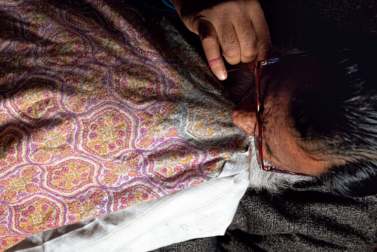 美しい手刺繍が生まれる、憧れ続けたインドの街シュリーナガルへ。