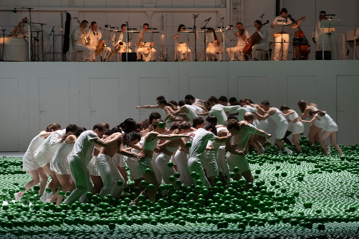 ガルニエ宮で観客に興奮を巻き起こしたアレクサンダー・エクマンの『PLAY』。7月、初の海外公演が東京で行われる。