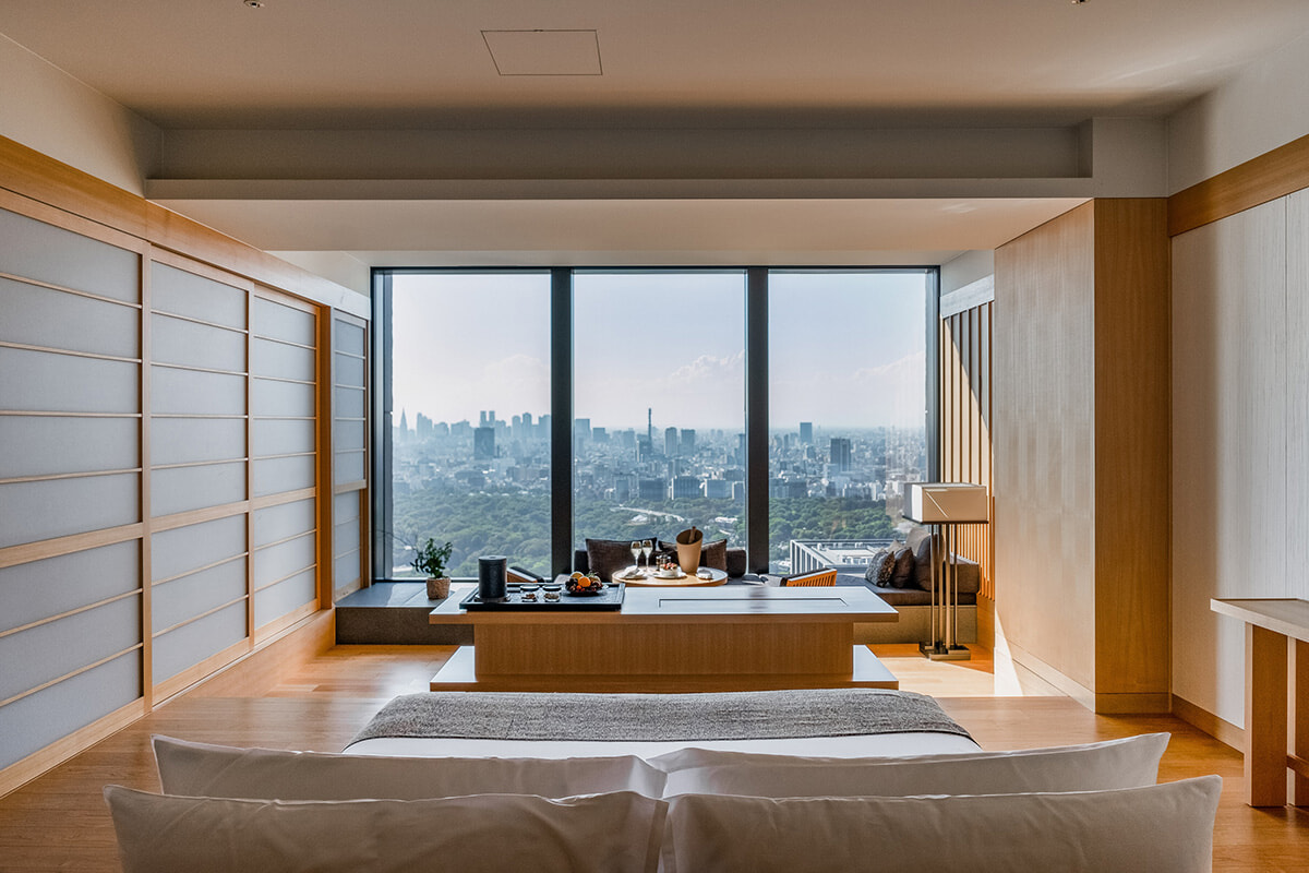 【アマン東京】開業10周年に心からの「おめでとう」！神々しい天空の隠れ家を祝う。