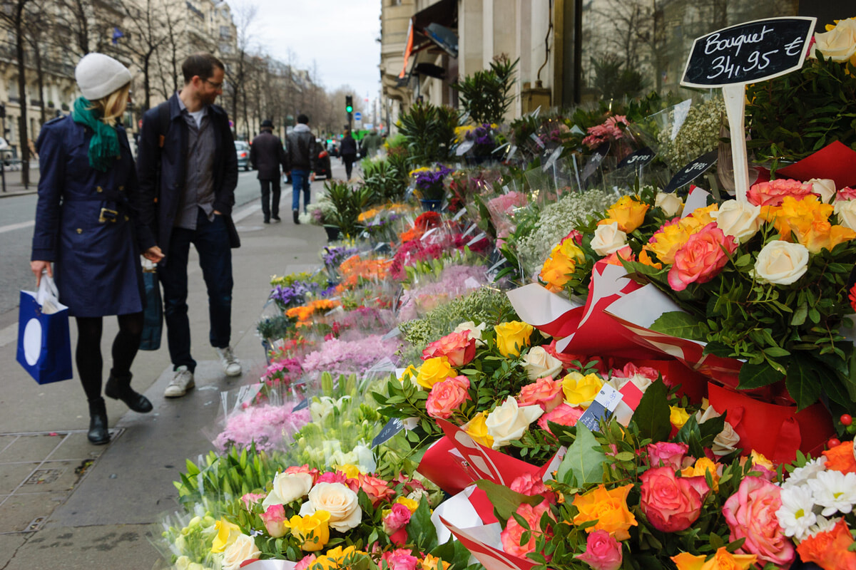 花と団子、どっちを選ぶ？ フランスのバレンタインの贈り物の定番は...