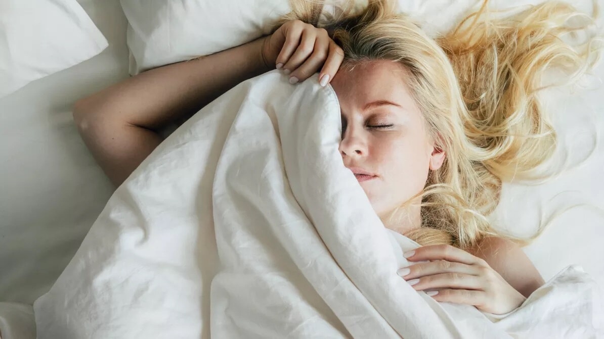 「シワが増える」「健康にも悪影響」医師が教える、最悪な寝姿勢とは？