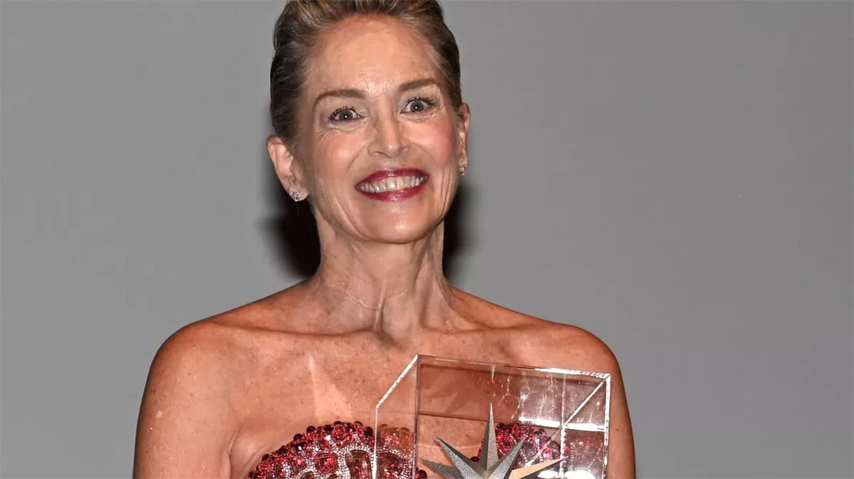 「脇の下にシワが寄ってきた」シャロン・ストーンが年齢とともに体型がどう変化したかを告白。