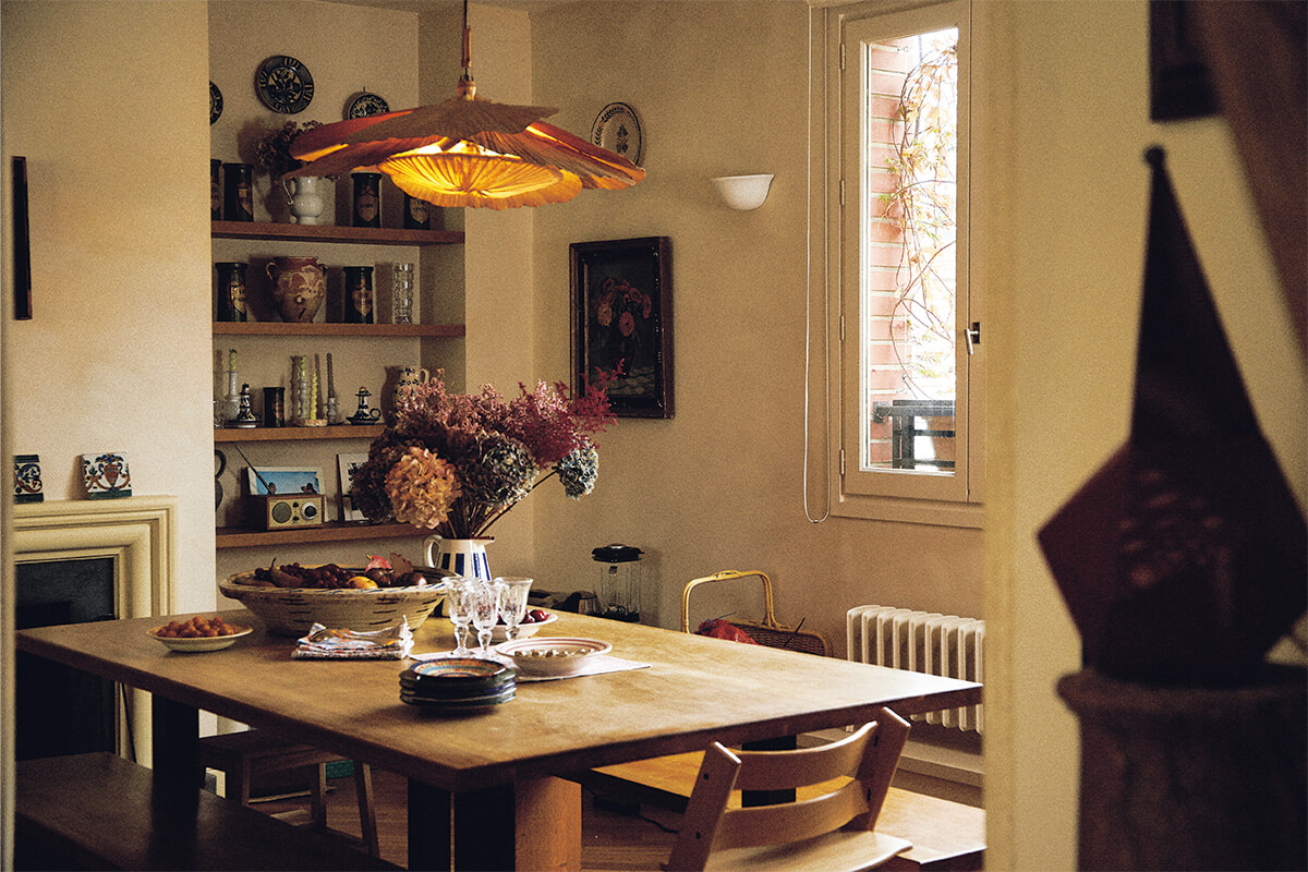 おしゃれなお宅に訪問！ パリジェンヌ、ジャンヌ・ダマスが暮らす19区のアパルトマン。