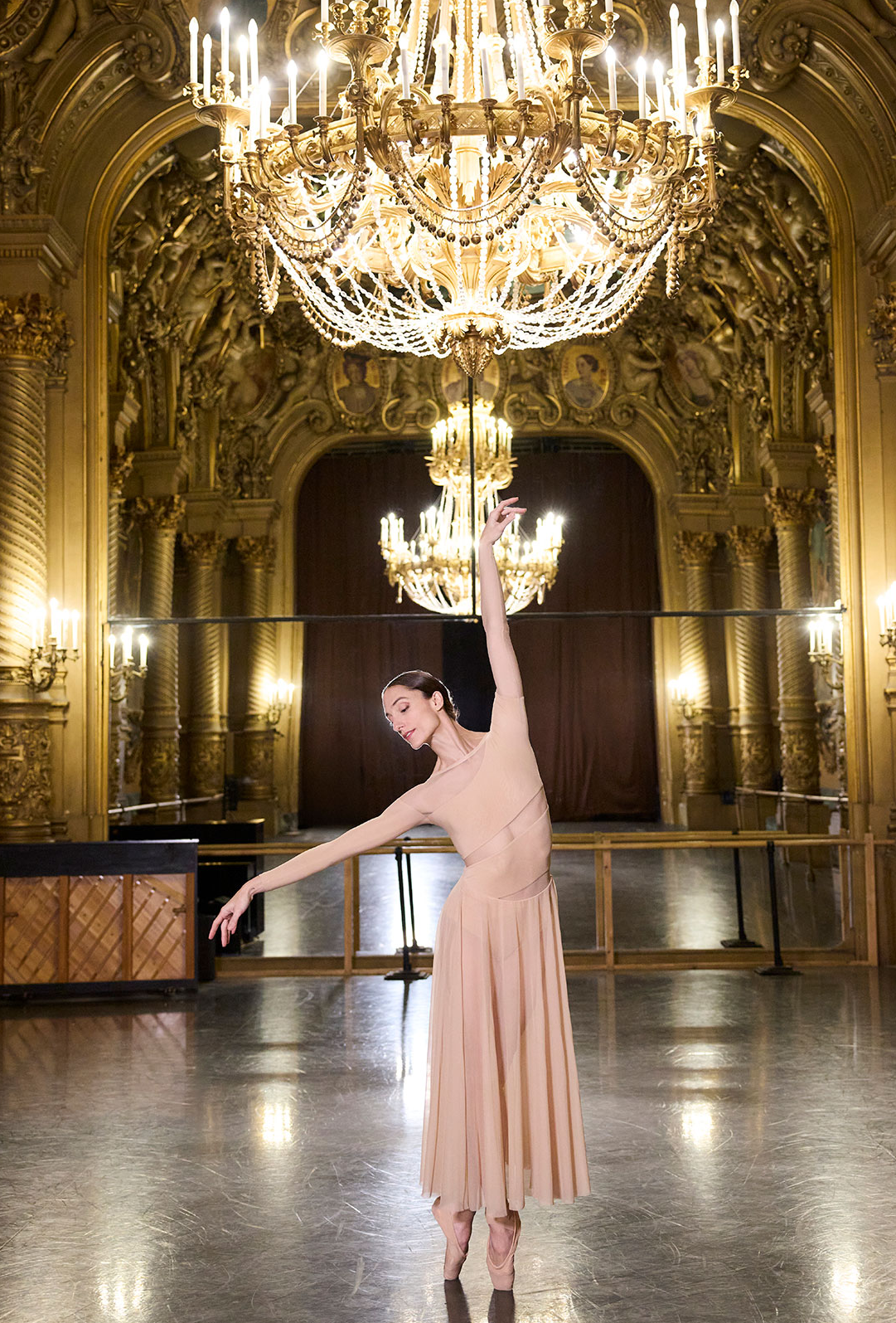 ドロテ・ジルベールと案内する、オペラ座ガルニエ宮の知られざる一面。【パリの永遠の名所を歩く】