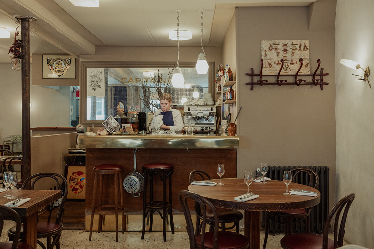 ワインバー開拓中の在仏フォトグラファーがすすめる、ワインが進むマレ地区の「キャピテーヌ」