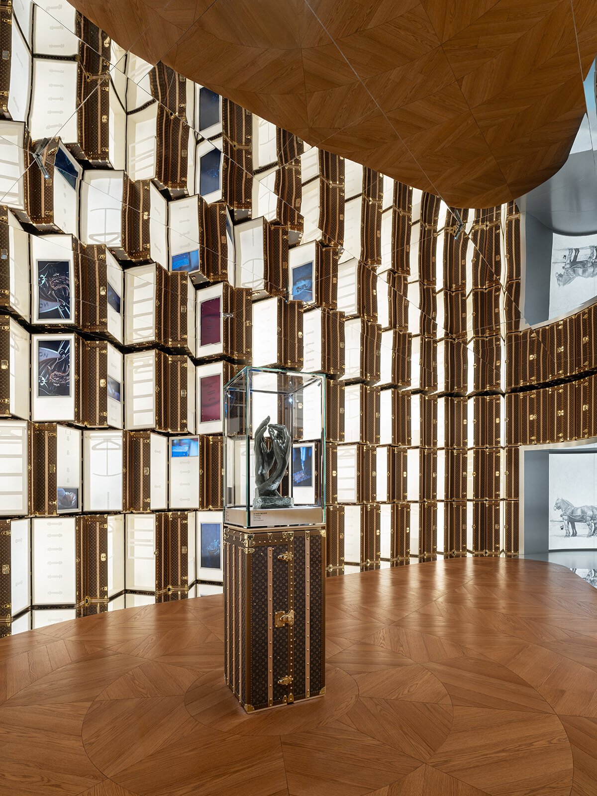 ルイ・ヴィトンは大阪・関西万博のフランスパビリオンで、匠の技と日本への愛を高らかに宣言！