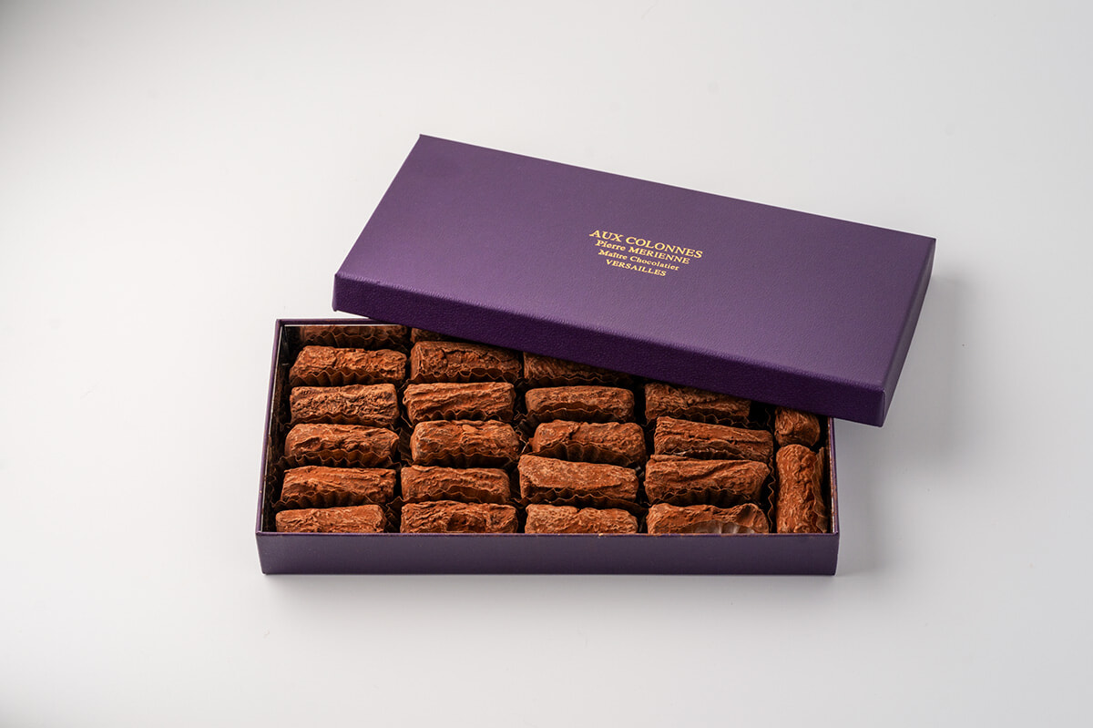 若手職人の夫妻がのれんを守る。ヴェルサイユ土産に絶対買いたい名物ショコラって？