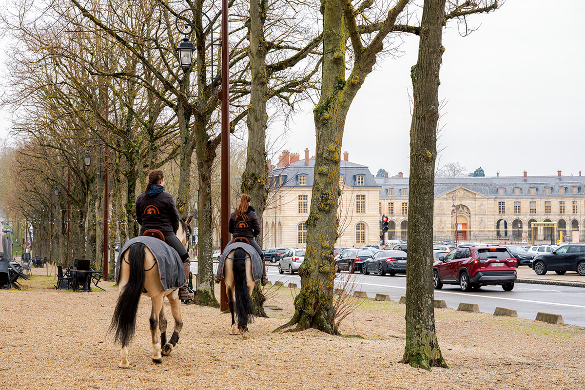 ヴェルサイユ宮殿を眺めながら、非日常のホテルステイ。