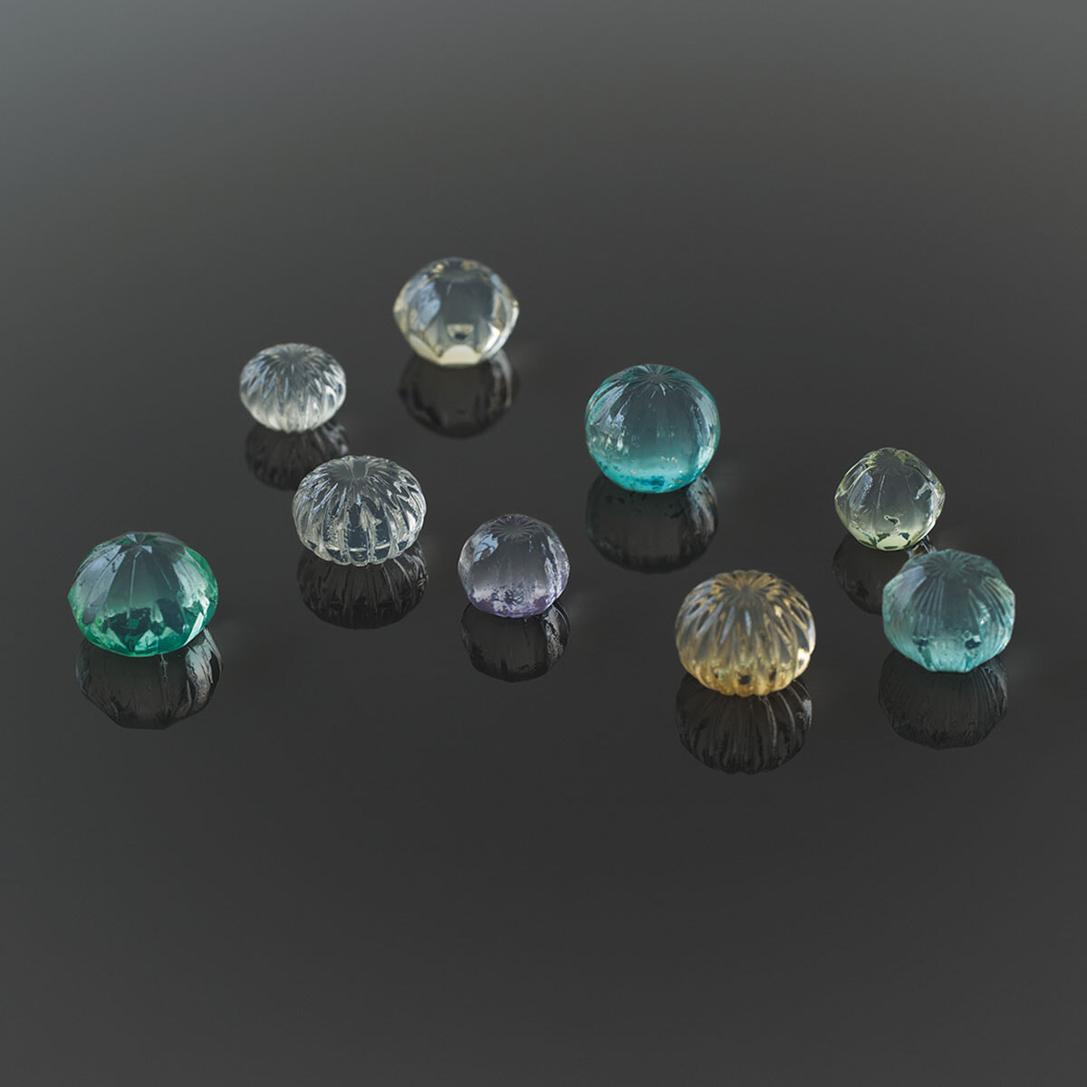 「黒い菊」が美しすぎる！和と洋の感性が出会った「眼福和菓子」の世界とは？