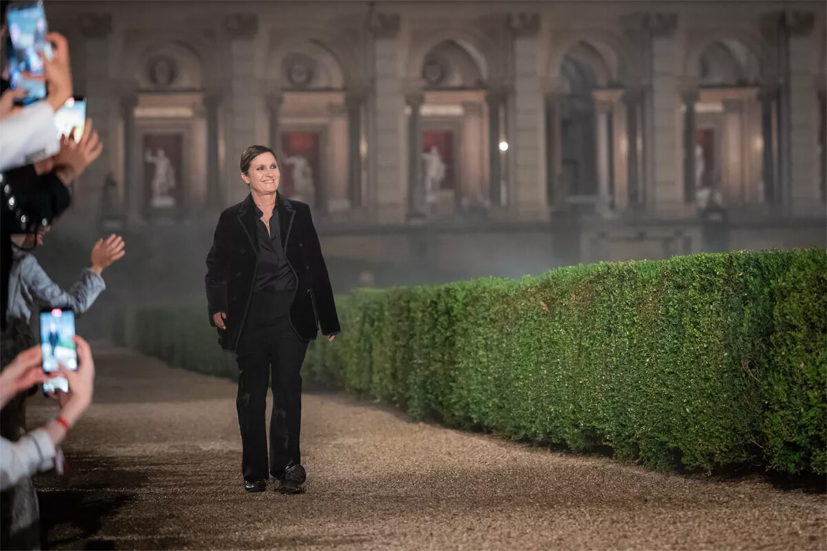 マリア・グラツィア・キウリ、ディオールを離れる──詩的で力強さに満ちた9年間に幕。