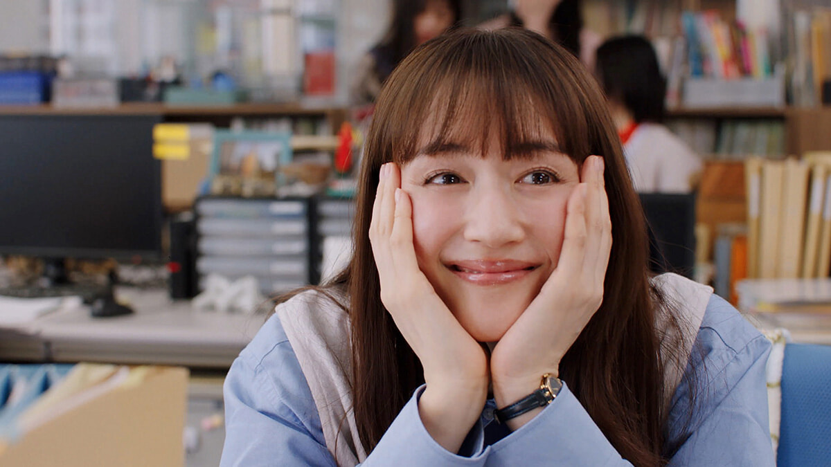 綾瀬はるか主演ドラマ「ひとりでしにたい」が生まれた背景を脚本家・大森美香に聞く。