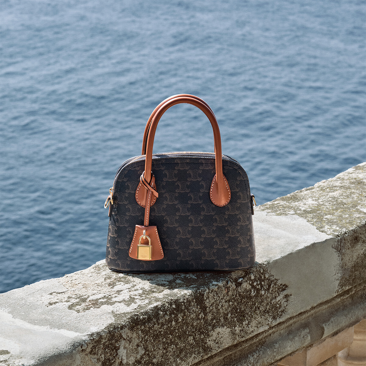 メゾンのアーカイブが着想源、セリーヌのバッグ「オノリン」に注目！