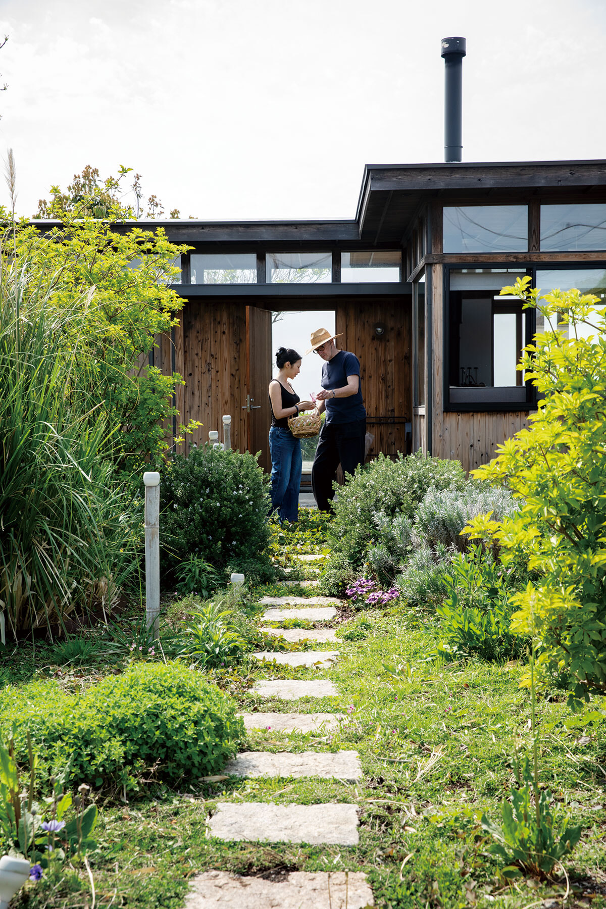 海が見える平屋をリノベーション。自然とともに生きる、外国人カップルのセカンドハウス。