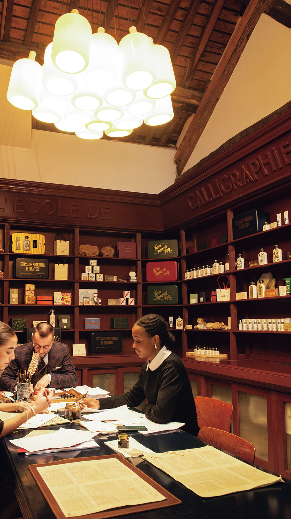 クラシックな内装がブランドの世界観を体現。香りと美学に包まれたビュリーのパリオフィスへ。