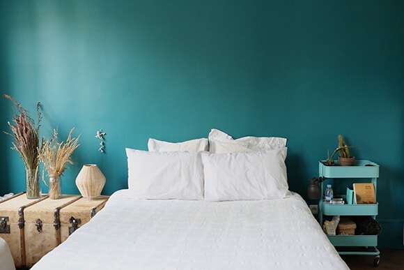 【パリのインテリア】ベッドルームをパリジェンヌの部屋のように模様替えしてみては？