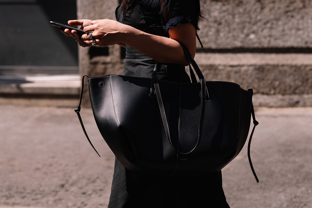 パリジェンヌをお手本に！ ポレーヌのバッグをフレンチシックに楽しむには？