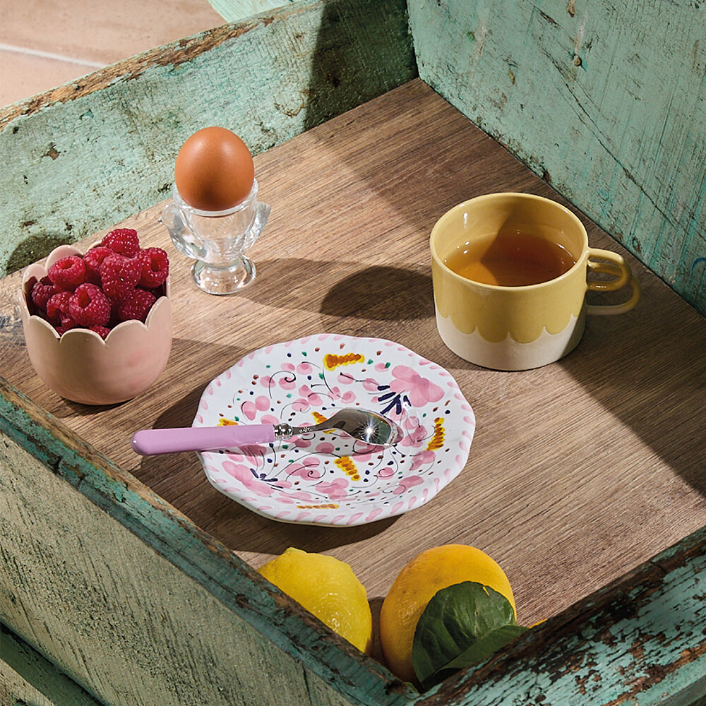 食卓を彩るフランス生まれのテーブルウェア、今季のトレンドとは？