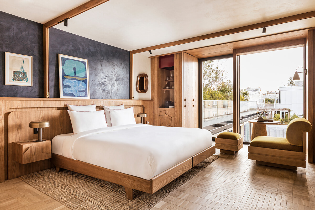 旅の行き先はパリならず。新しいホテル、ラ・フォンダションを目指す。