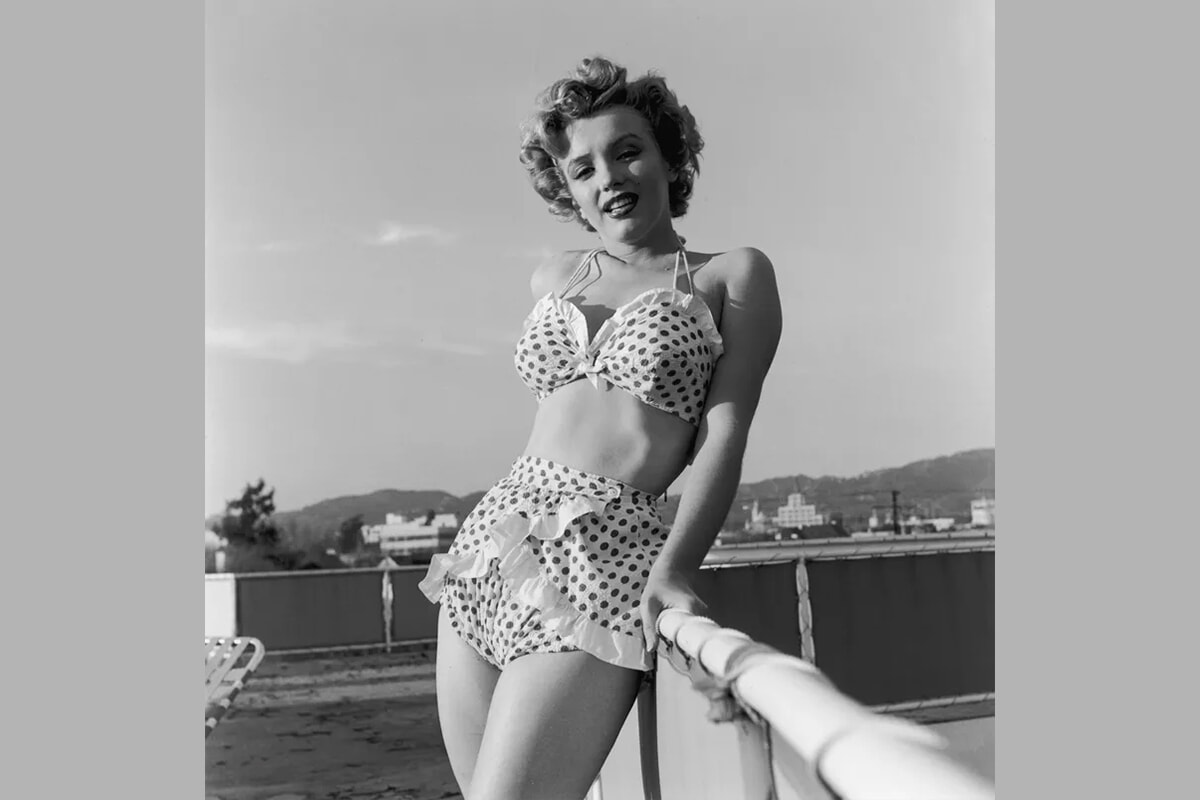 この夏流行している水着の柄は、1950年にすでに流行していた！？