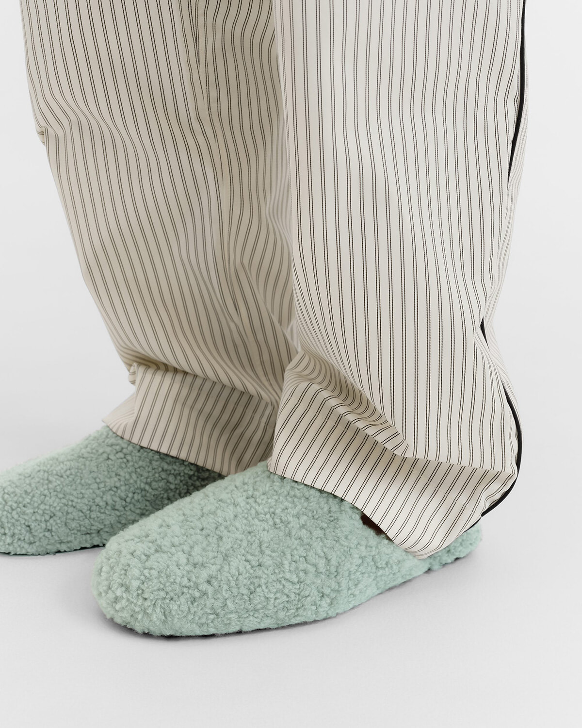 テクラのふわふわスリッパで、おうち時間がますます快適に！