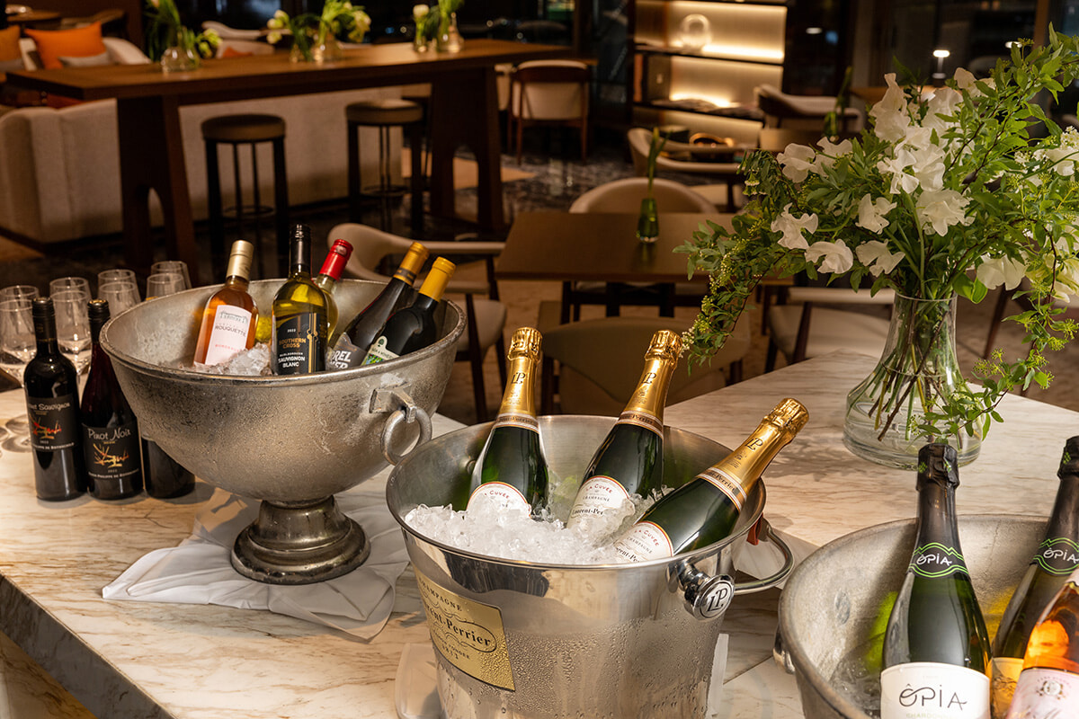 パレスホテル東京のクラブラウンジで過ごす、ひとり大人の夏休み。