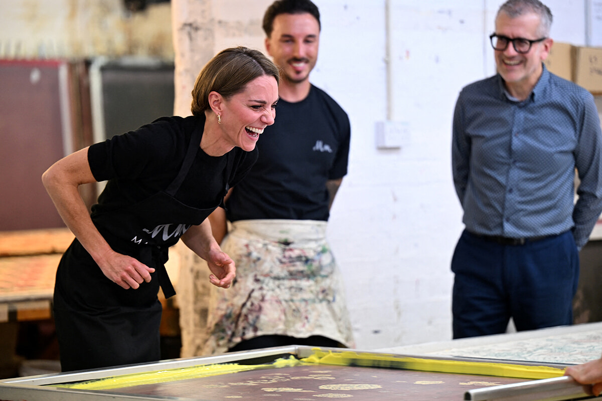 キャサリン皇太子妃が即席で完璧なお団子ヘアを披露し話題に！